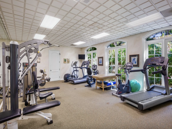 Ultra Posh South end Condo with Private Pool and Spa